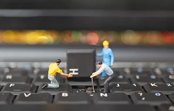 O custo invisível da “gambiara”: por que a economia imediata destrói o seu patrimônio